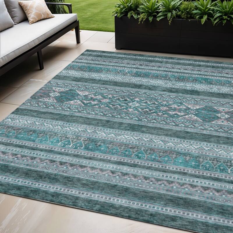 HomeRoots Southwestern Transitional Rectangle Outdoor Rug - 5' X 8'