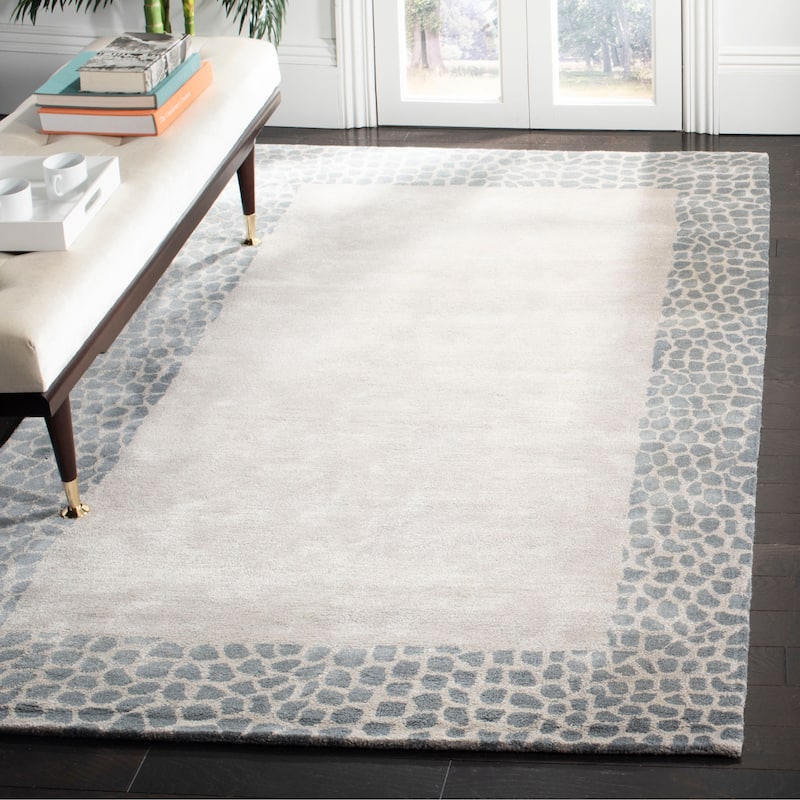 SAFAVIEH Handmade Soho Samatha Borders N.Z. Wool Rug - 3'6" x 5'6" - Silver/Grey