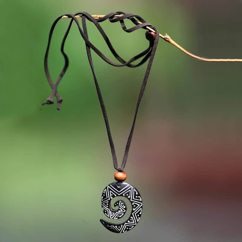 Handmade 'Spiraling Star' Polyester Necklace (Indonesia)