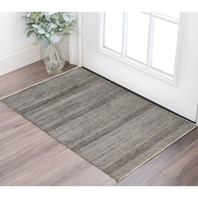 Xipu Traditional Soft Durable Area Rug By HomeRoots - 2' x 3'
