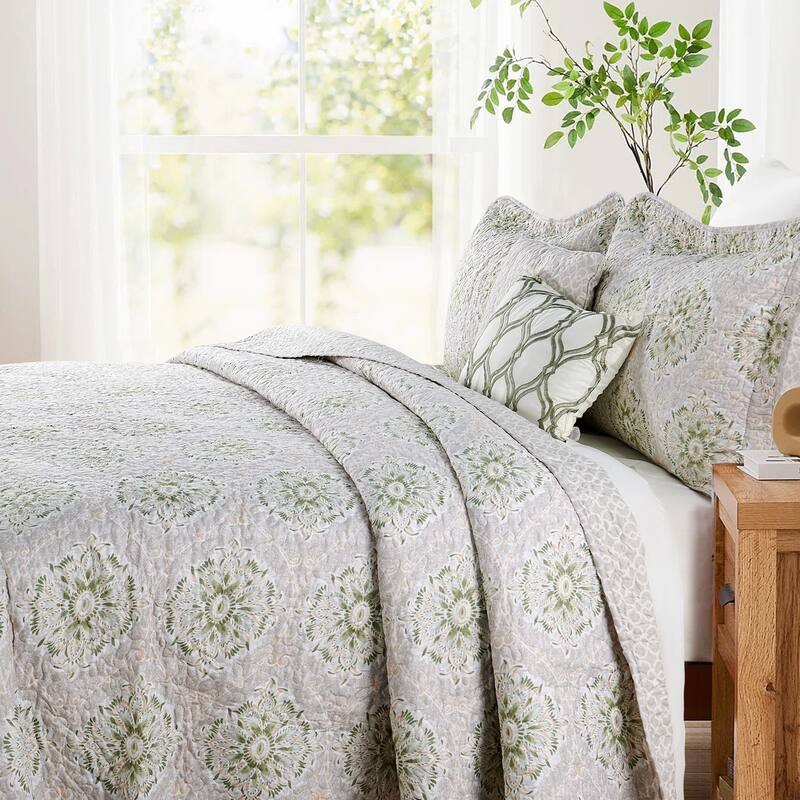 Serenta Bloom Medallion 5 Piece Reversible Quilt Bedspread Set
