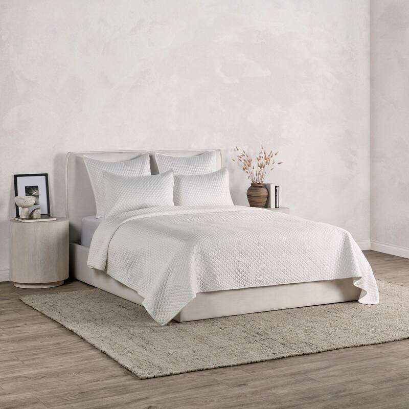 Villa by Classic Home Diamond 100% Sateen Quilt Set