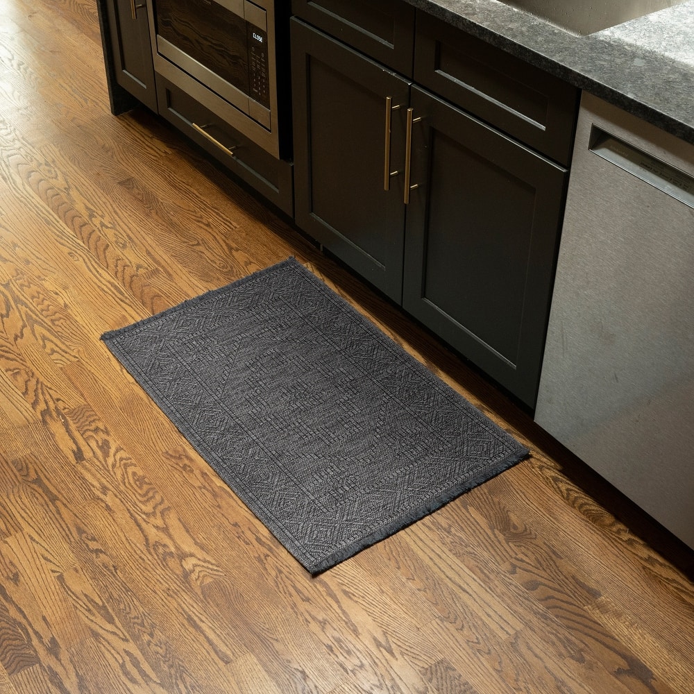 Alameda Solid Color Medallion Machine Washable Indoor Area Rug