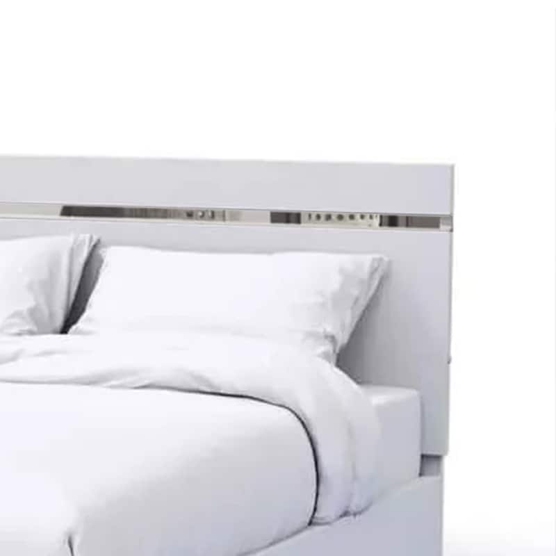 Pero Queen Size Bed, Chrome Accent Headboard, White LED Footboard