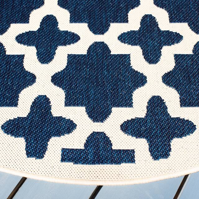 SAFAVIEH Courtyard Dorthey Indoor/ Outdoor Patio Backyard Rug