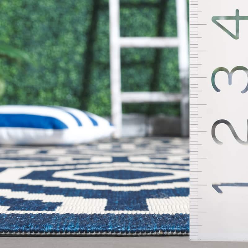 SAFAVIEH Courtyard Carolee Indoor/ Outdoor Patio Backyard Rug