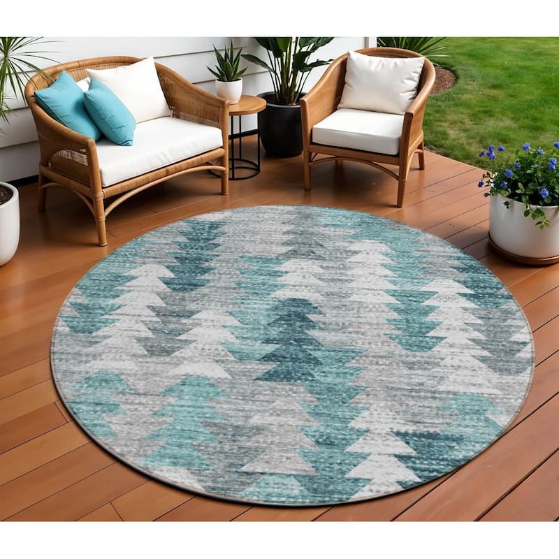 HomeRoots Geometric Transitional Rectangle Outdoor Rug - 8' Round