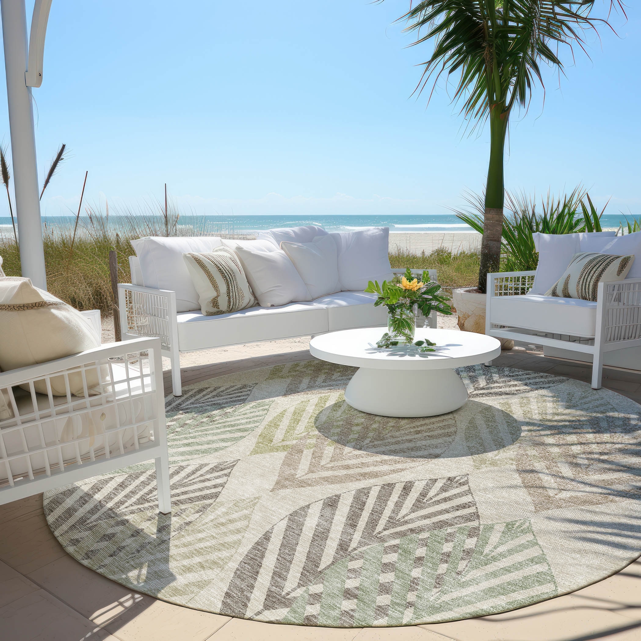 Machine Washable Indoor/ Outdoor Chantille Casual Palm Rug