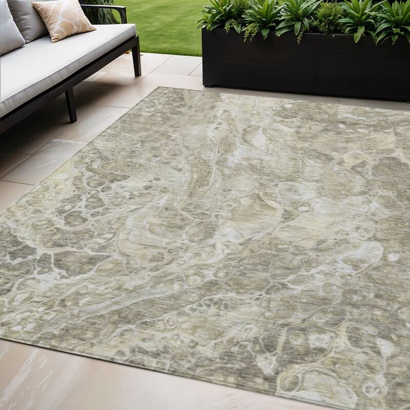 HomeRoots Abstract Transitional Rectangle Outdoor Rug - 5' X 8'