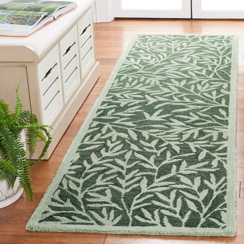 SAFAVIEH Handmade Jardin Mariegret Wool Rug - 2'3" x 6' Runner - Green