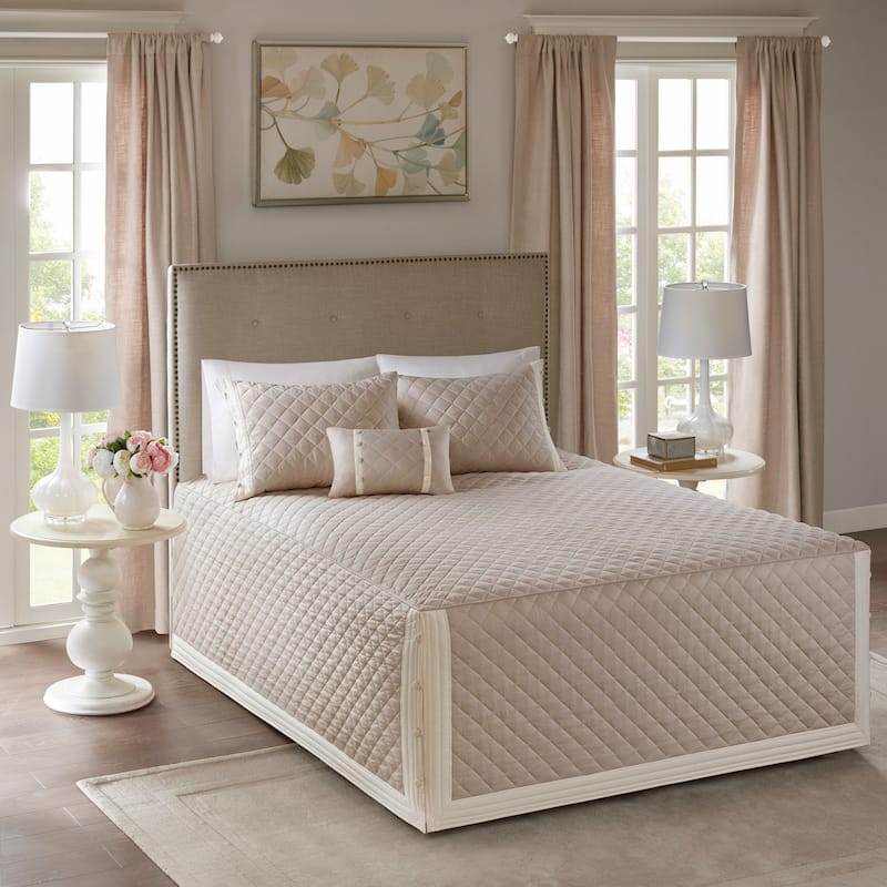 Madison Park Levine Cotton 4-Piece Bedspread Quilt Set with Shams and Throw Pillows