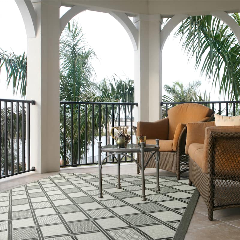 SAFAVIEH Courtyard Stiliana Indoor/ Outdoor Waterproof Patio Backyard Rug