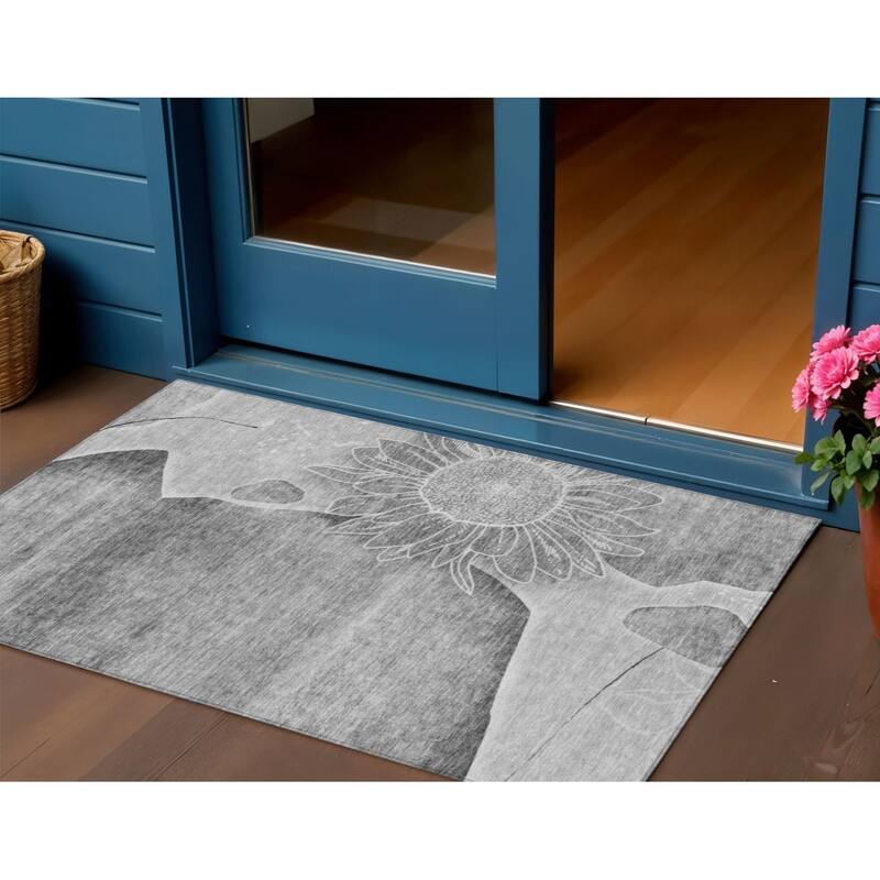 HomeRoots Floral Transitional Rectangle Outdoor Rug - 3' x 5'