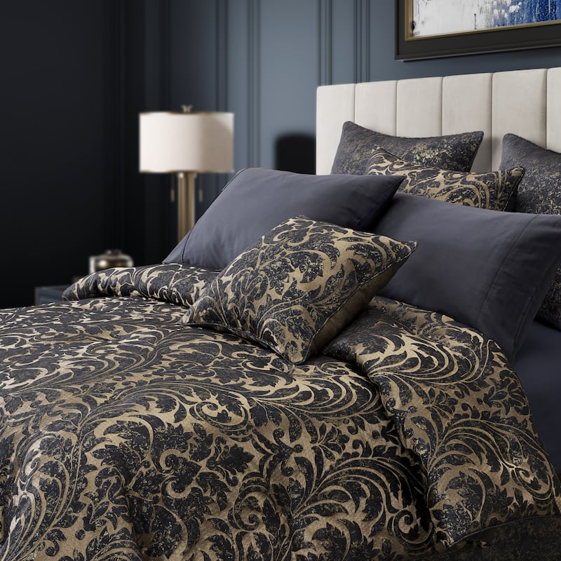 J. Queen New York Glimmerstone Comforter Set