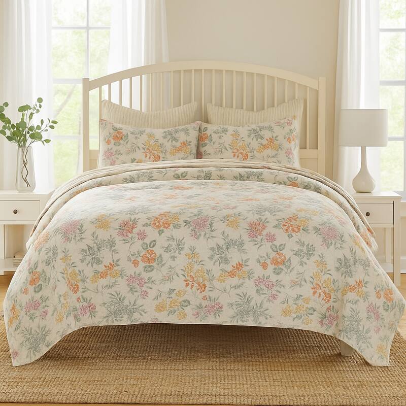 Loso 2pc Twin Size Quilt Set, Soft White Floral Pattern, Reversible
