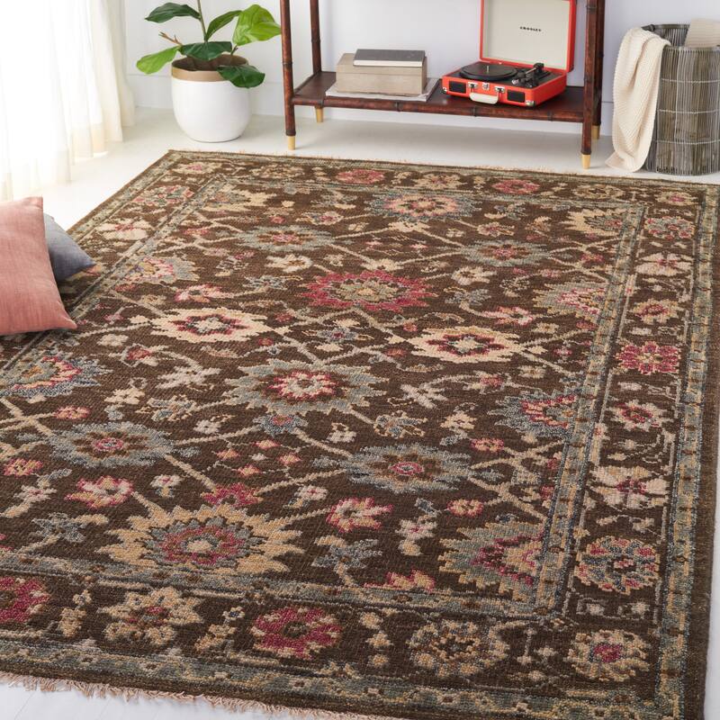 SAFAVIEH Hand-Knotted Samarkand Irodita Traditional Wool Rug - 6' x 9' - Brown/Taupe