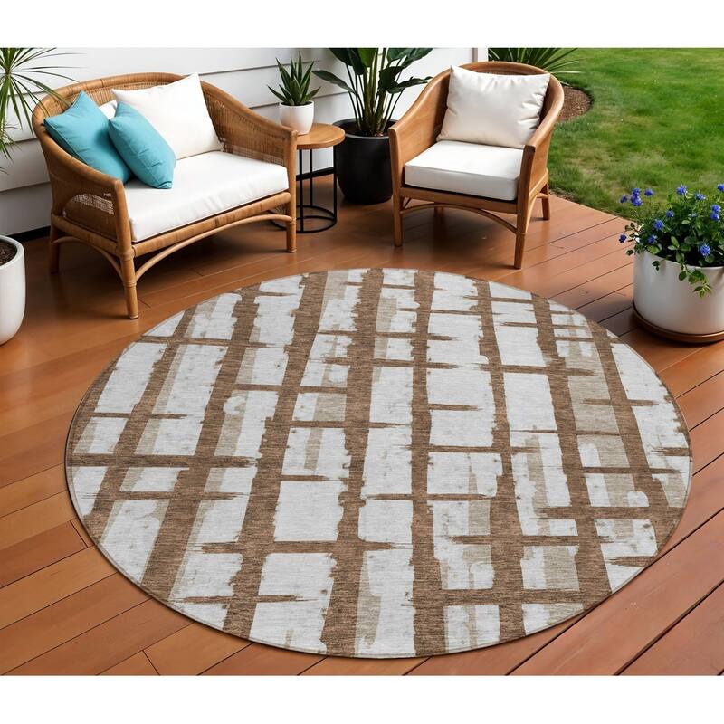 HomeRoots Striped Transitional Rectangle Outdoor Rug - 8' Round