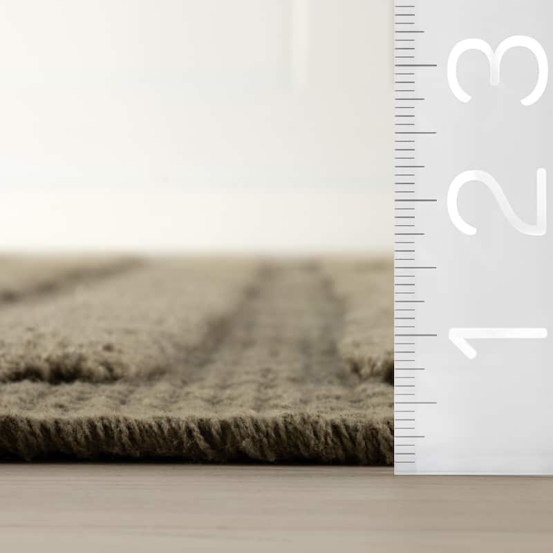 Nuloom Zavira Solid Mid-Century Modern Area Rug