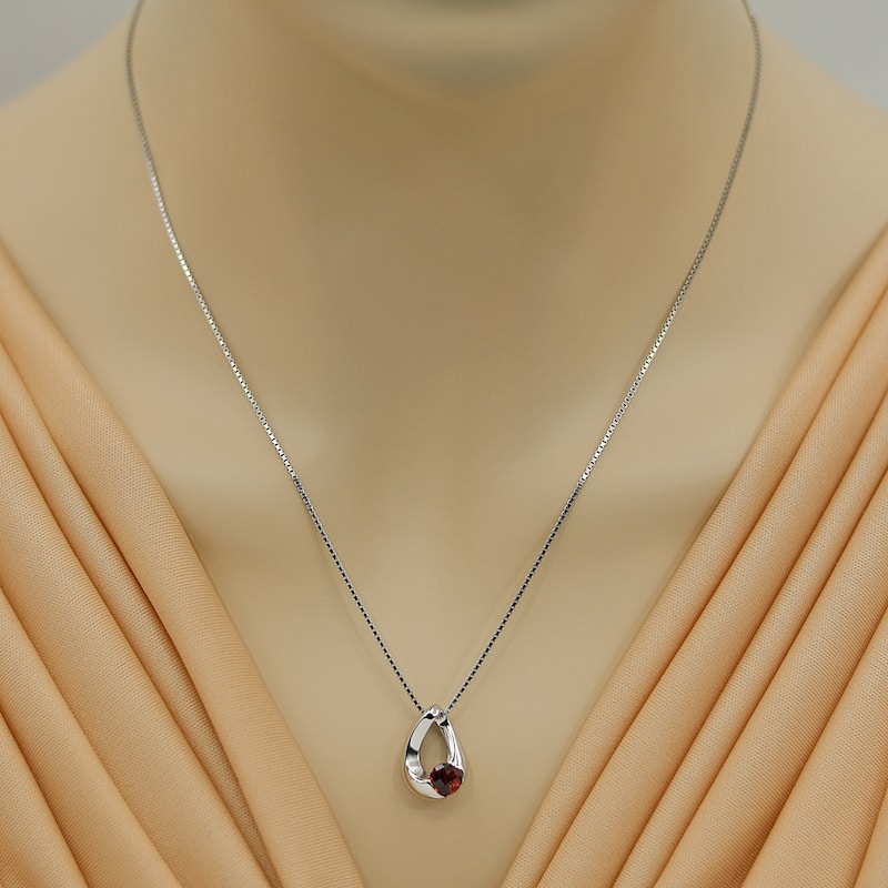1 ct Garnet Pendant in Sterling Silver