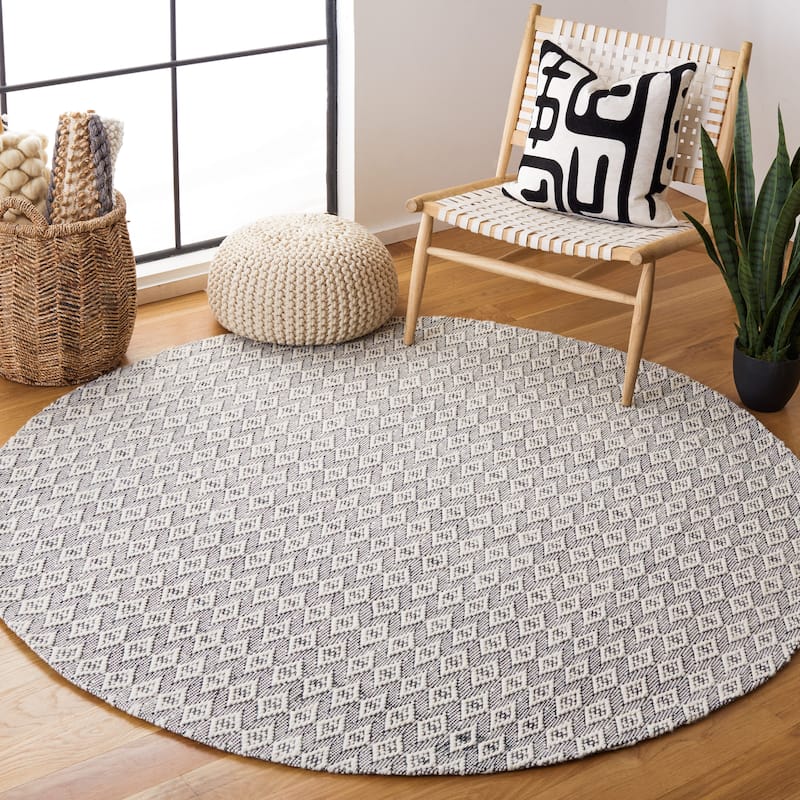 SAFAVIEH Handmade Marbella Vien Wool Rug - 6' Round - Ivory/Black