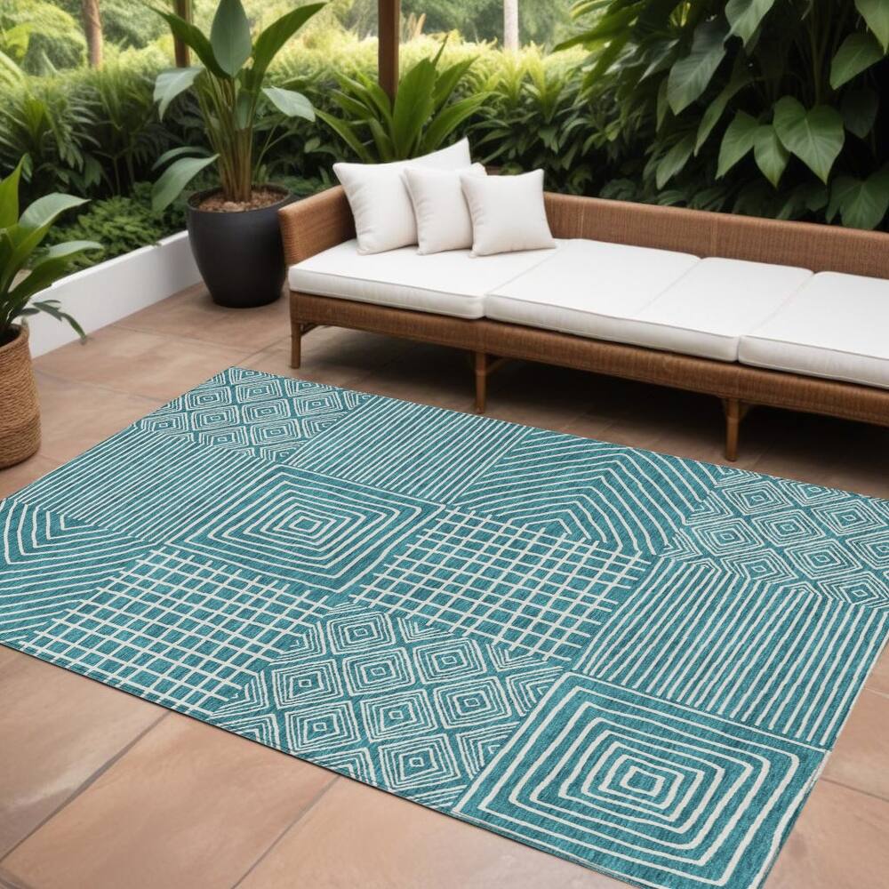 HomeRoots Geometric Transitional Rectangle Outdoor Rug
