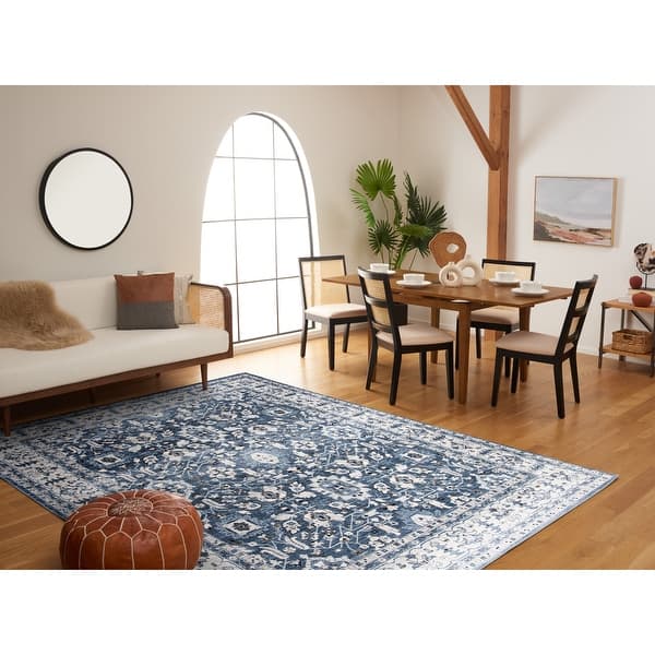 SAFAVIEH Charleston Pricilla Vintage Boho Oriental Rug On Sale Bed