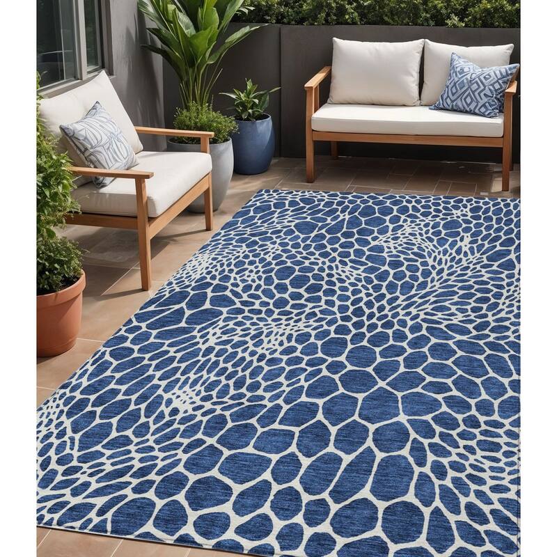 HomeRoots Geometric Transitional Rectangle Outdoor Rug - 5' X 8'