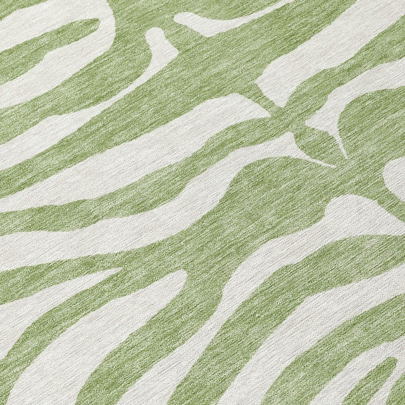 Machine Washable Indoor/ Outdoor Modern Animal Print Chantille Rug