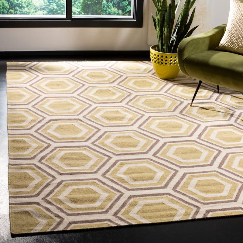 SAFAVIEH Handmade Flatweave Dhurries Tina Modern Wool Rug - 6' Square - Ivory/Yellow