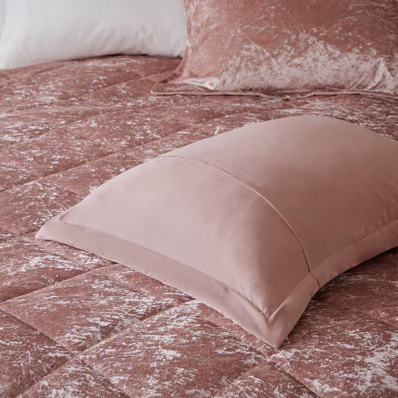 Intelligent Design Isabel Velvet Comforter Set