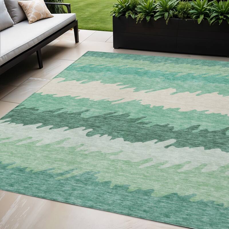 HomeRoots Striped Transitional Rectangle Outdoor Rug - 5' X 8'