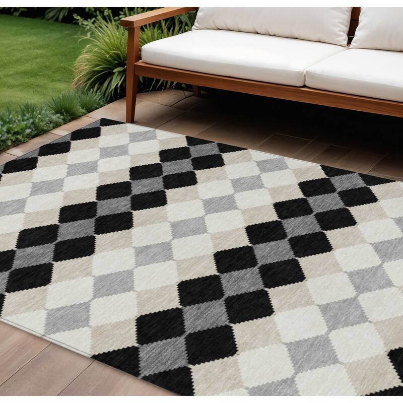 HomeRoots Geometric Transitional Rectangle Outdoor Rug - 10' X 14'