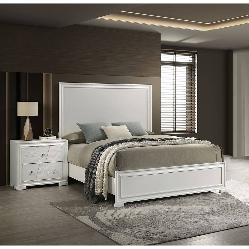 Modern White Finish Bed Two Nightstand 3pc Bedroom Set