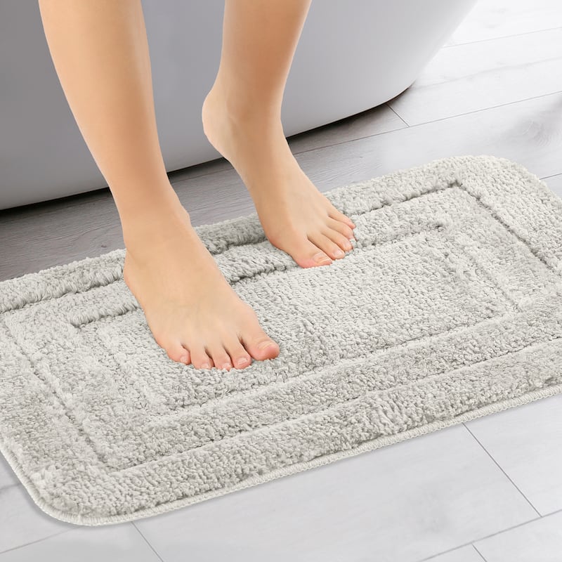 Bathroom Rug, Soft Absorbent Bathroom Rug, Non Slip Plush Bath Rug Machine Washable Dry Bath Mat for Bathroom Floor - Light Grey - 20" x 32"