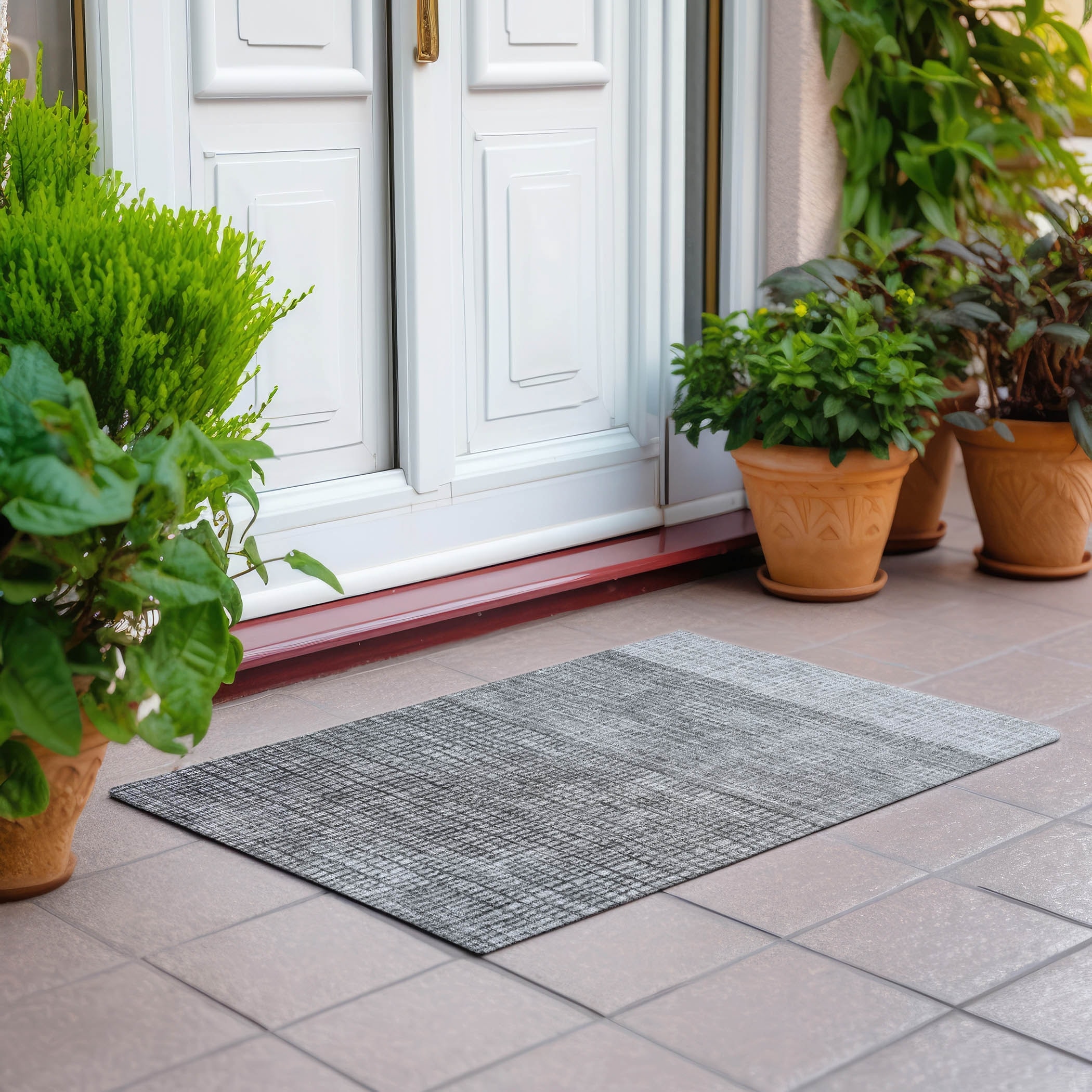 Machine Washable Indoor/ Outdoor Modern Ombre Chantille Rug