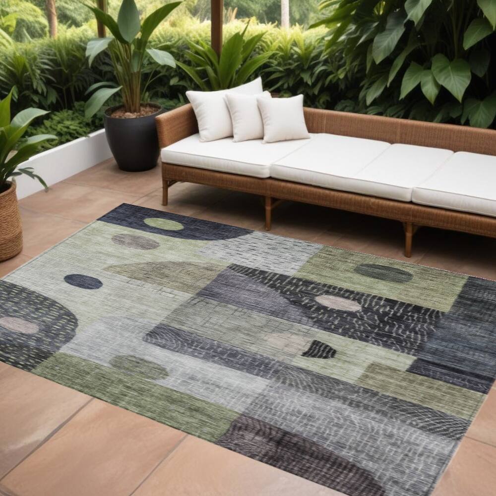 HomeRoots Geometric Transitional Rectangle Outdoor Rug