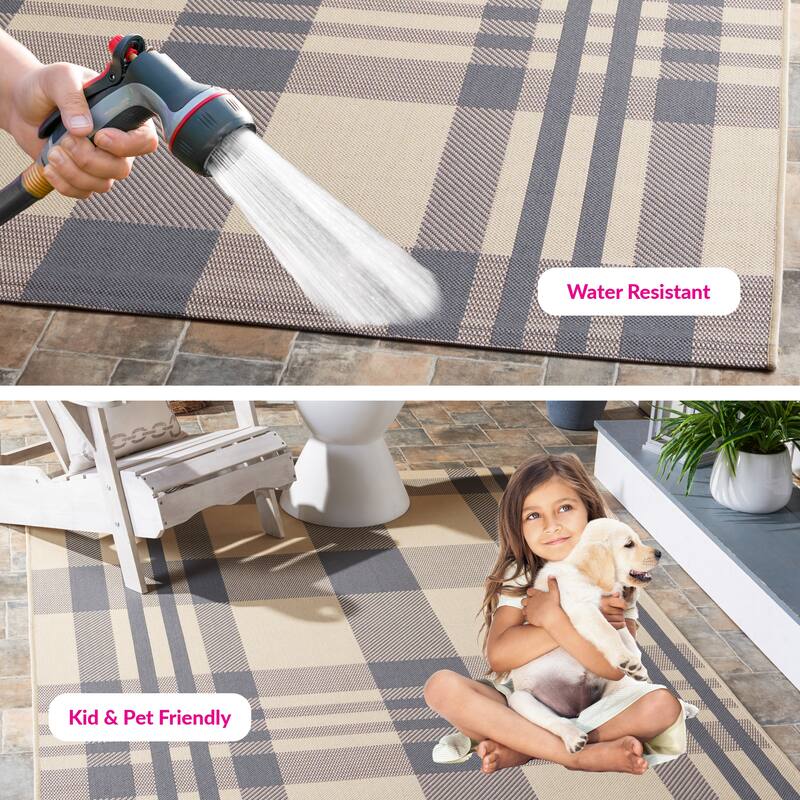 SAFAVIEH Courtyard Oriole Plaid Indoor/ Outdoor Waterproof Patio Backyard.