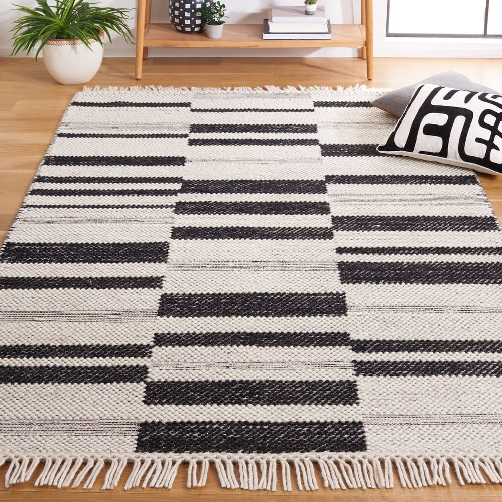 SAFAVIEH Handmade Natura Manaila Wool Rug