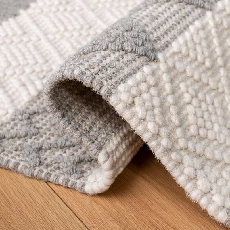 SAFAVIEH Handmade Natura Quitterie Moroccan Wool Rug