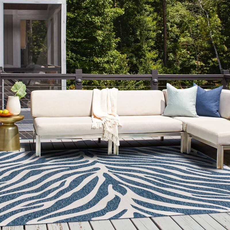 Outdoor Gallery Collection Area Rug