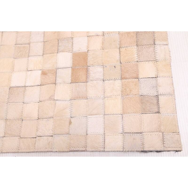 ECARPETGALLERY Handmade Cowhide Patchwork Beige Leather Rug - 5'2 x 8'0