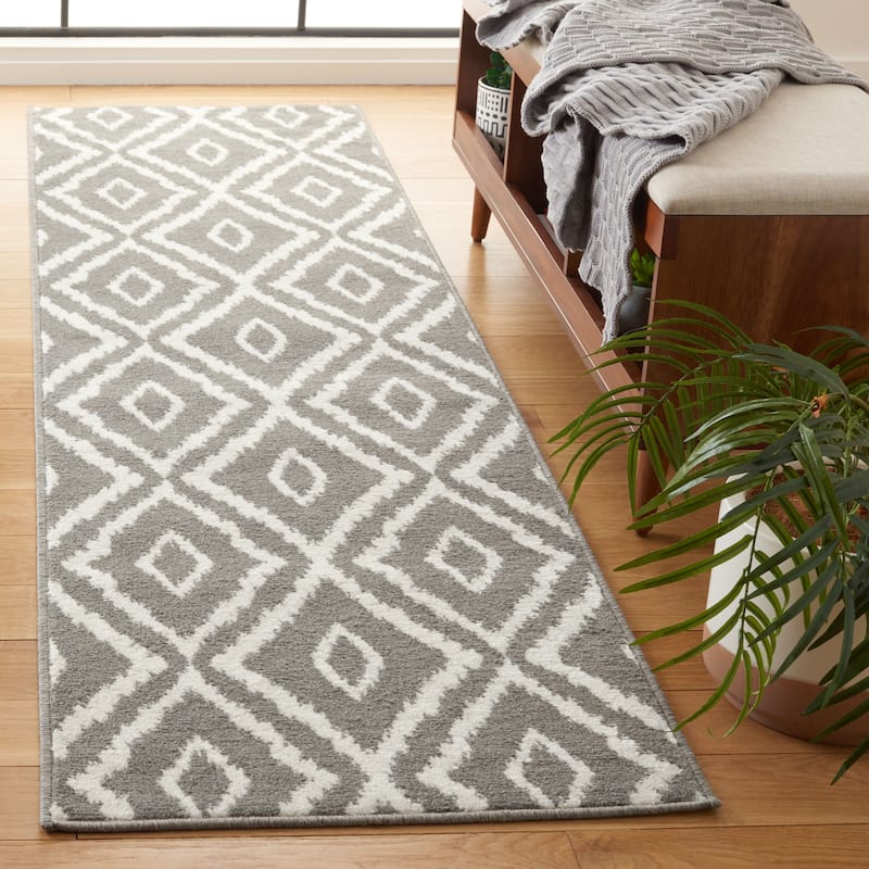 SAFAVIEH Pyramid Whitney Boho Geometric Rug
