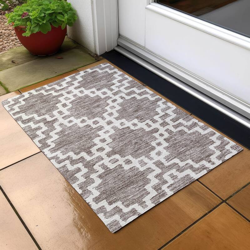 Machine Washable Indoor/ Outdoor Chantille Trellis Geo Rug - Taupe - 1'8" x 2'6"