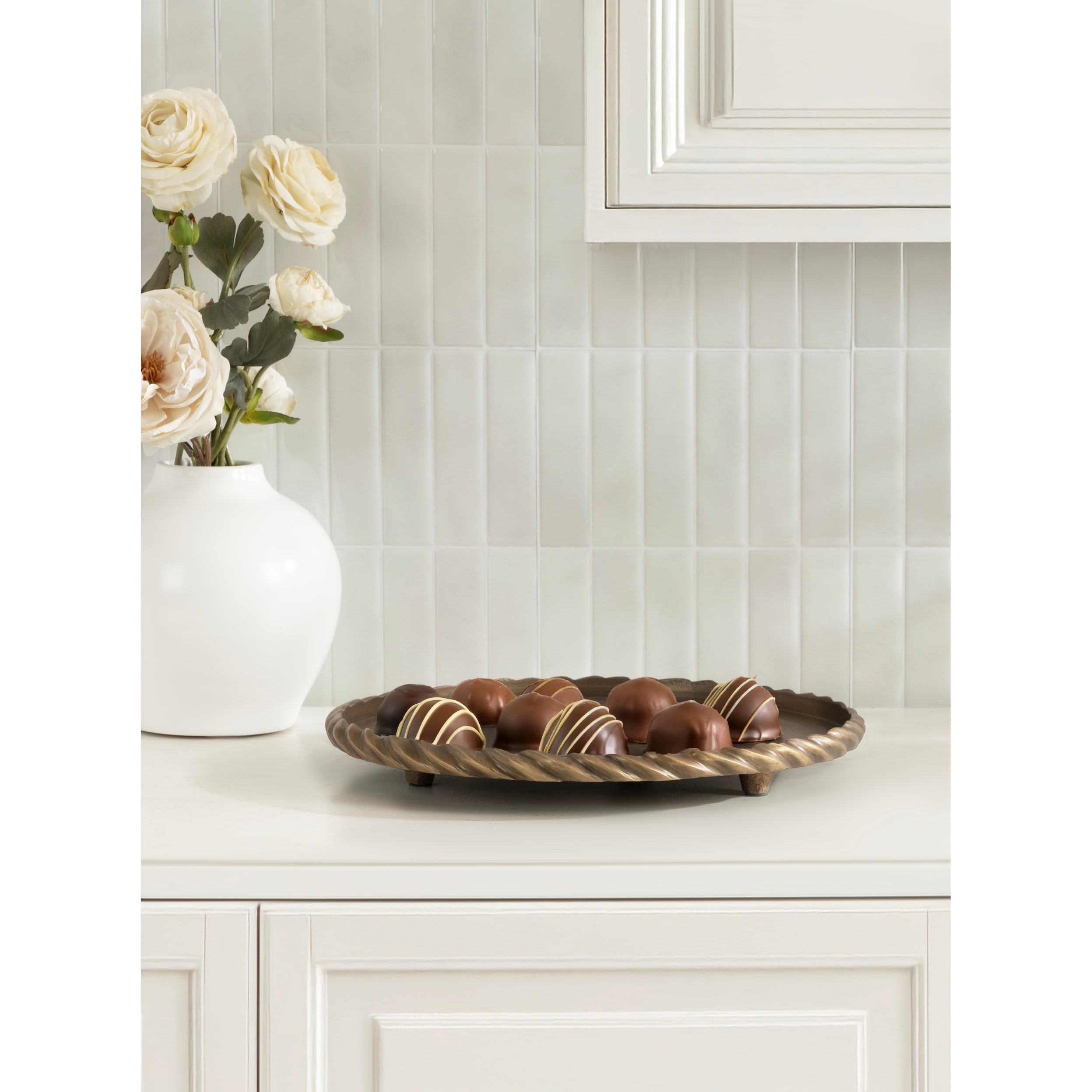 Kate and Laurel Trenza Round Footed Metal Tray - 14" Diameter