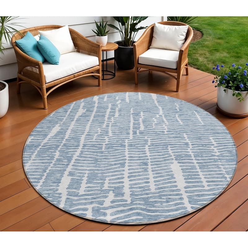 HomeRoots Abstract Transitional Rectangle Outdoor Rug - 8' Round