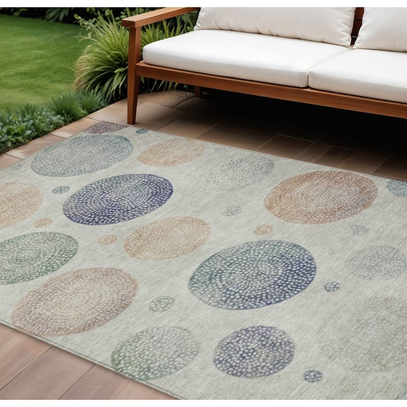 HomeRoots Geometric Transitional Rectangle Outdoor Rug - 10' X 14'