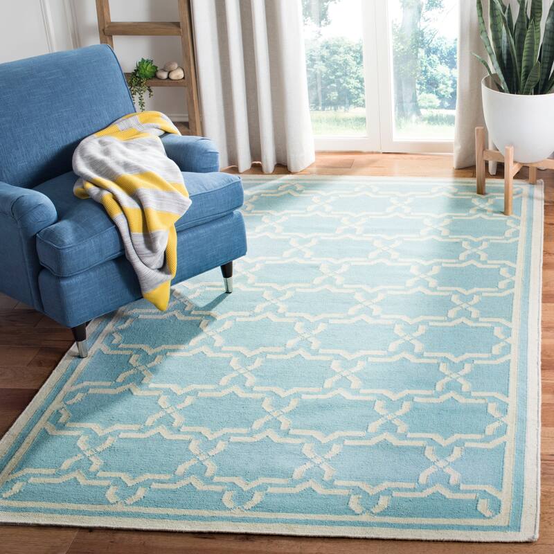 SAFAVIEH Handmade Flatweave Dhurries Everina Modern Moroccan Wool Rug - 5' x 8' - Light Blue/Ivory