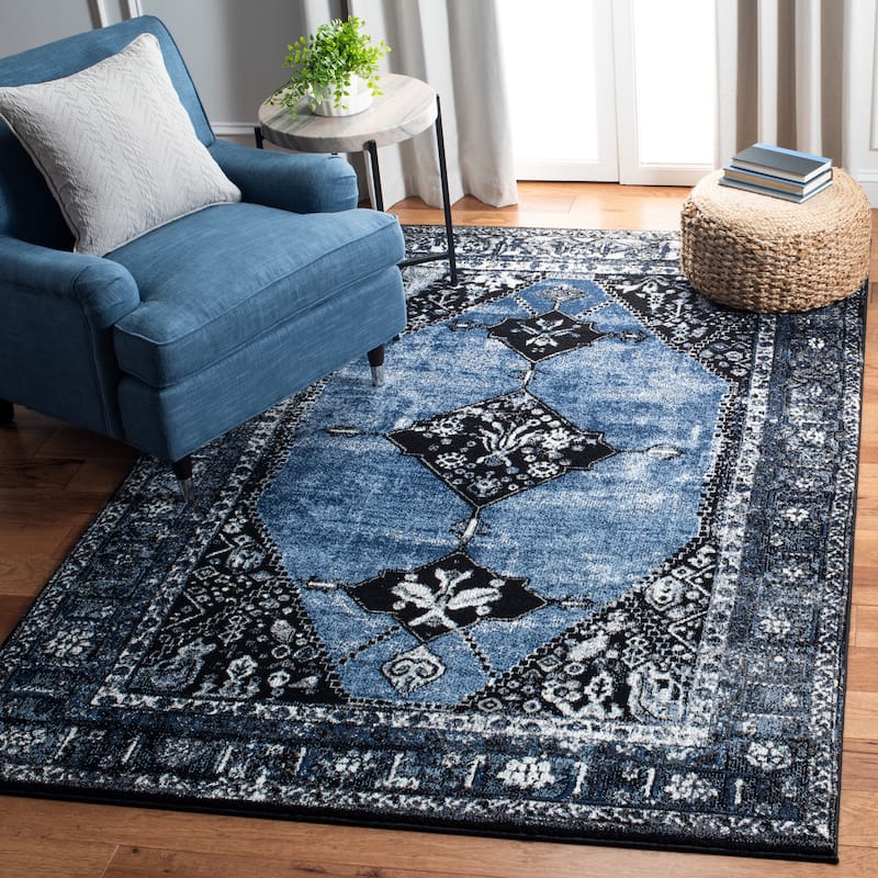 SAFAVIEH Vintage Distressed Boho Regina Akife Oriental Rug - 4' x 6' - Blue/Grey