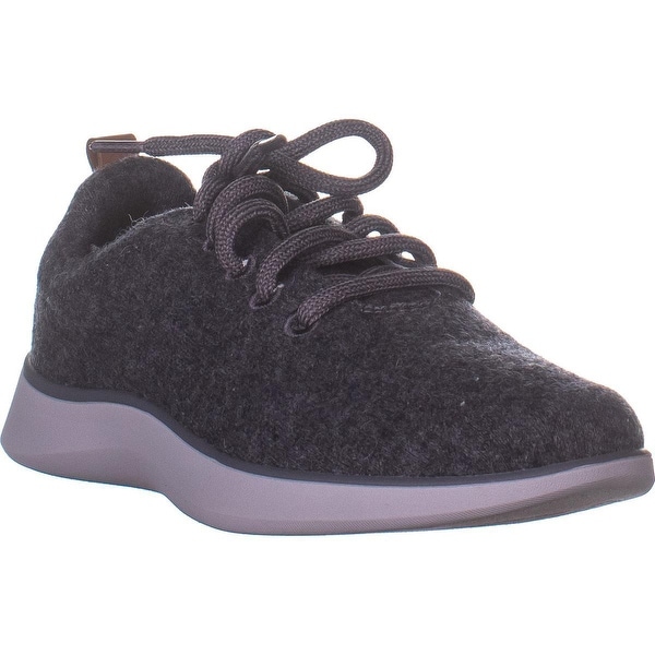 freestep laceup sneaker