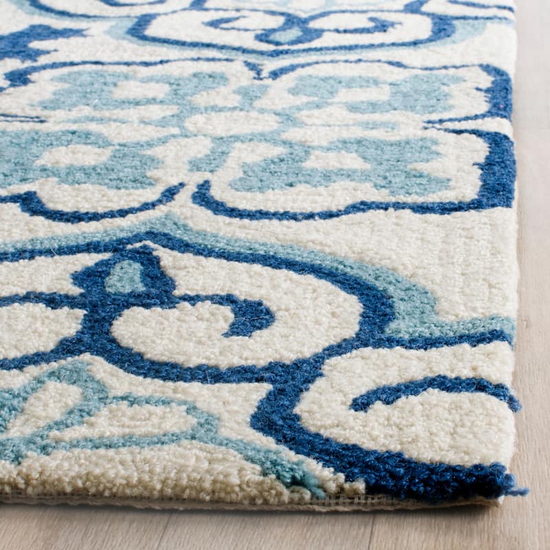 SAFAVIEH Handmade Four Seasons Alberdina Floral Rug